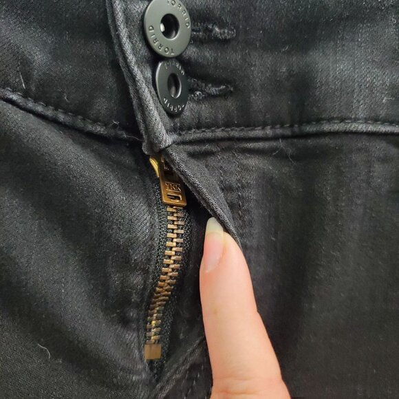 Torrid Woman's Solid Black Denim High Waisted Stretch Jegging Jeans Plus Sz 14R - Picture 4 of 7